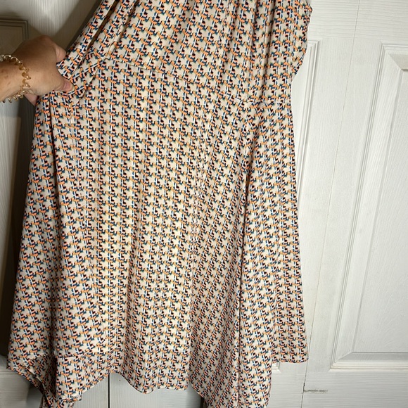 Miss Me Flowy Dress. Size Medium - Picture 3 of 9